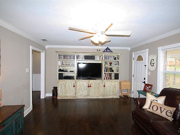 3rd image of 2106 Crestwood Dr