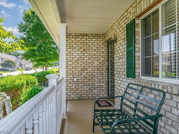 3rd image of 702 Sunmeadow Dr