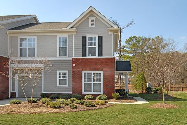 Great Ballantyne Area 3BR Townhome with Garage!