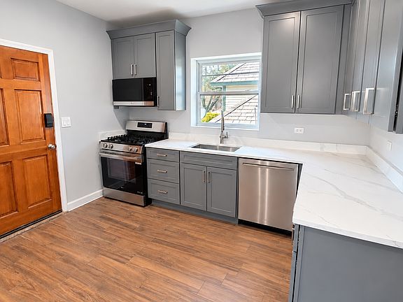 3rd image of 5437 W Hutchinson St #2