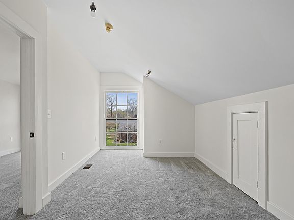 3rd image of 212 W 6th St #11200203