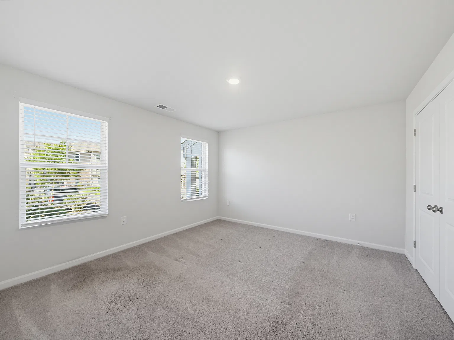 102 Maple Grove Ln — Photo 4