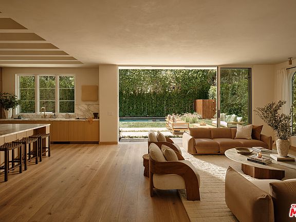 4th image of 411 N Bowling Green Way