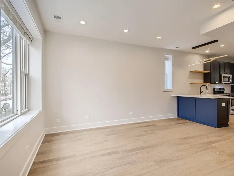 2715 N Lawndale Ave #1 — Photo 7