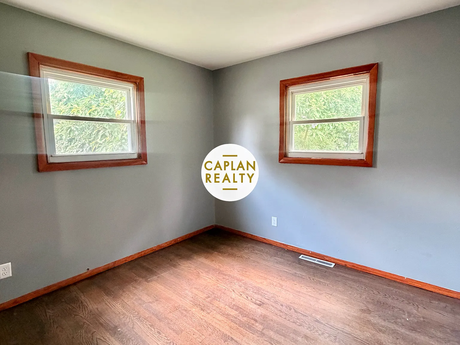 3 bed, 864 sqft, $3,500 — Photo 3