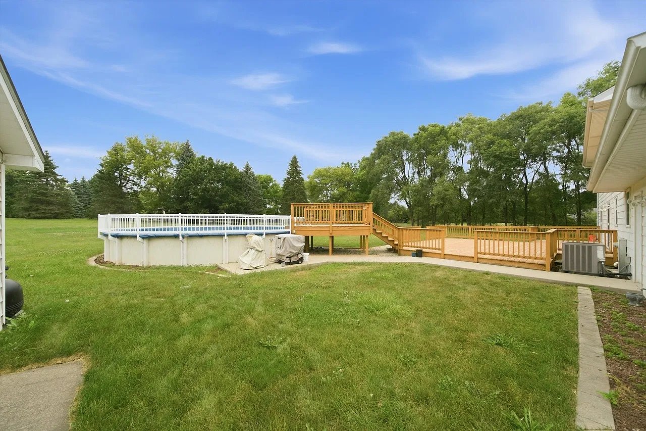 4 bed, 2.5 bath, 2206 sqft, $3,300 — Photo 2