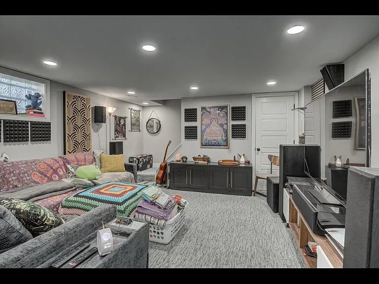 229-235 W 4th St #236 — Photo 9