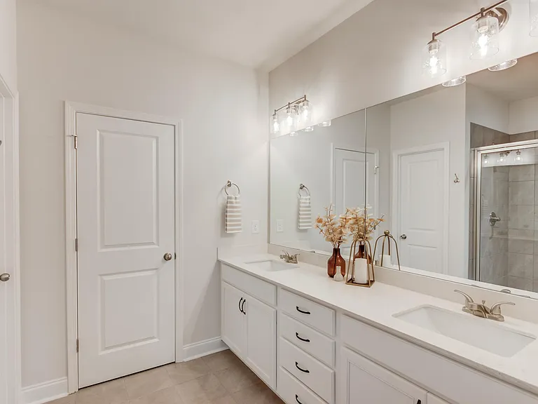1290 Ainsworth Aly #1 — Photo 15