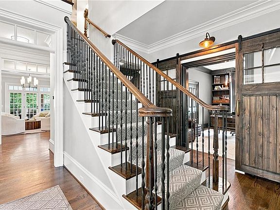 3rd image of 2643 Arlene Way NE