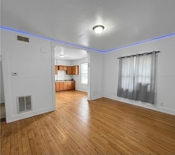 5th image of 1616 W Windlake Ave #5