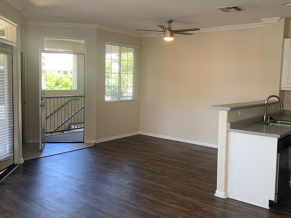 3rd image of 12325 Creekview Dr Unit 33