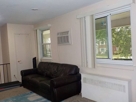 3rd image of 247-23B 77th Cres Floor 2
