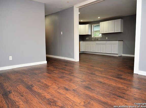 4th image of 218 Wellington
