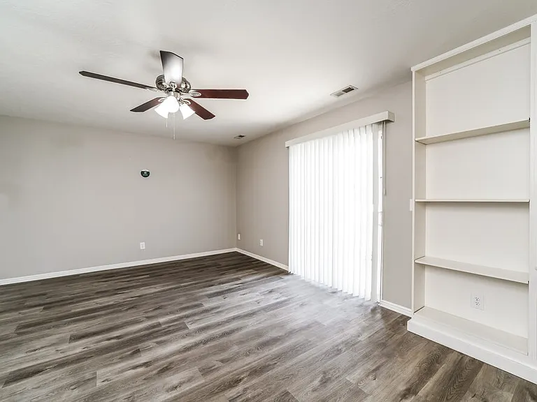 7747 S Briar Dr — Photo 8