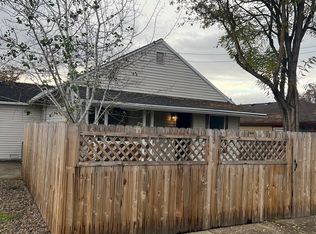 836 NE 8th St, Grants Pass, OR 97526