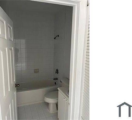5th image of 2624 SE 14th Ave #306