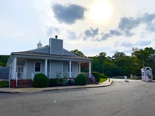 Sold by Winzone Realty Inc | media 22