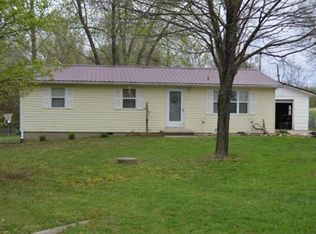 613 Poplar Dr, Windsor, MO 65360