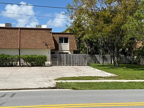 717 W Ocean Ave Photo 1