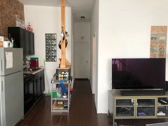 3rd image of 858 Metropolitan Ave APT 1F