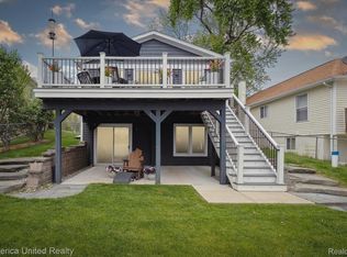 11449 Sunset Blvd, Pinckney, MI 48169