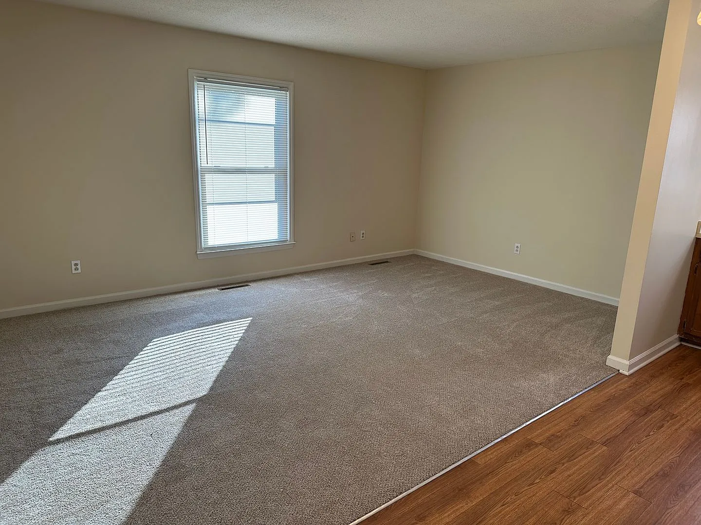 105 Glenwood Ave — Photo 2