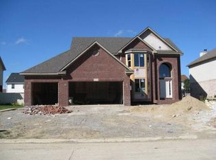 31276 Marigold Dr, Brownstown, MI 48173