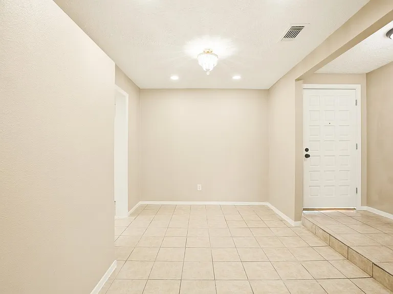 10506 Stockman Ln — Photo 13