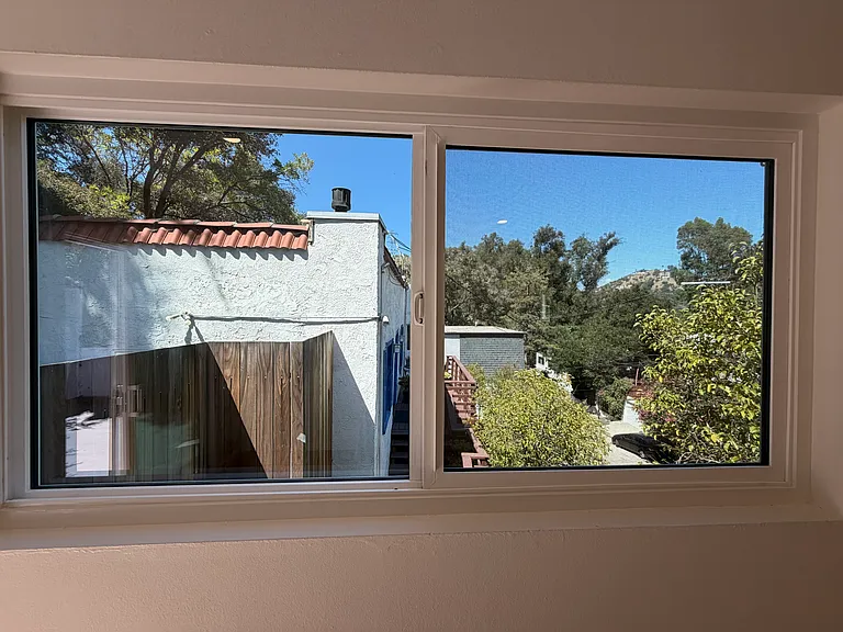 8535 Lookout Mountain Ave — Photo 37