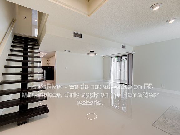 5th image of 2455 W Palm Dr