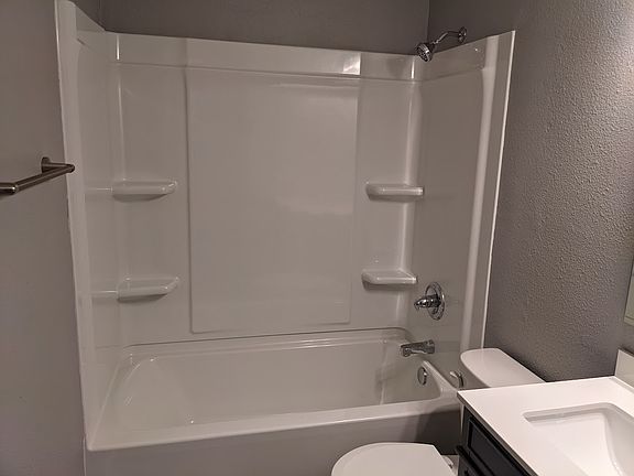 4th image of 109 Ludland Dr Unit 6