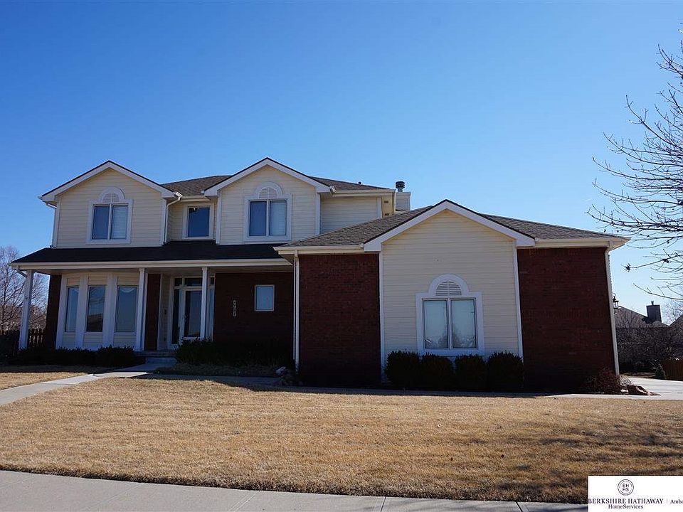 1st image of 4707 N 140th St