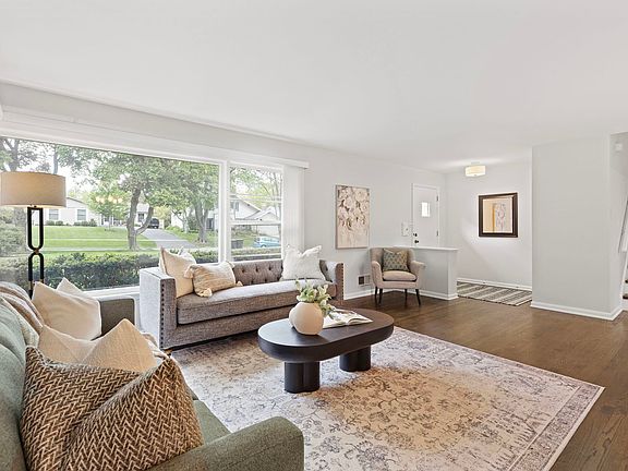 4th image of 221 W Sheridan Pl