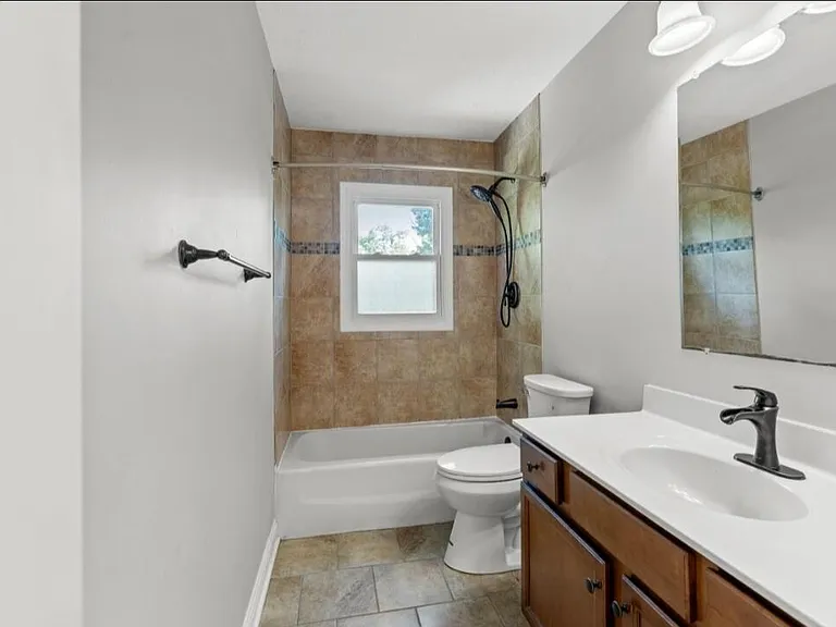 1353 Canonero Dr — Photo 4