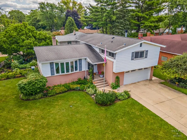 820 W Dresser Dr, Mount Prospect, IL 60056