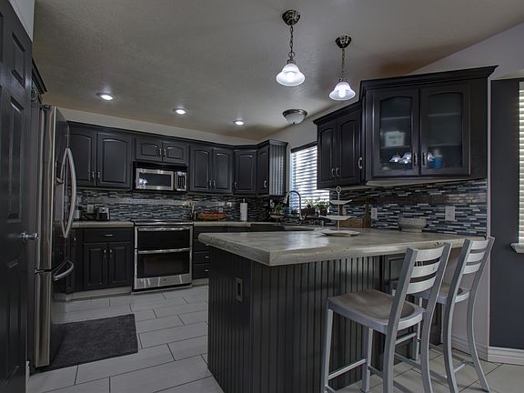 Kitchen/Concrete counter top