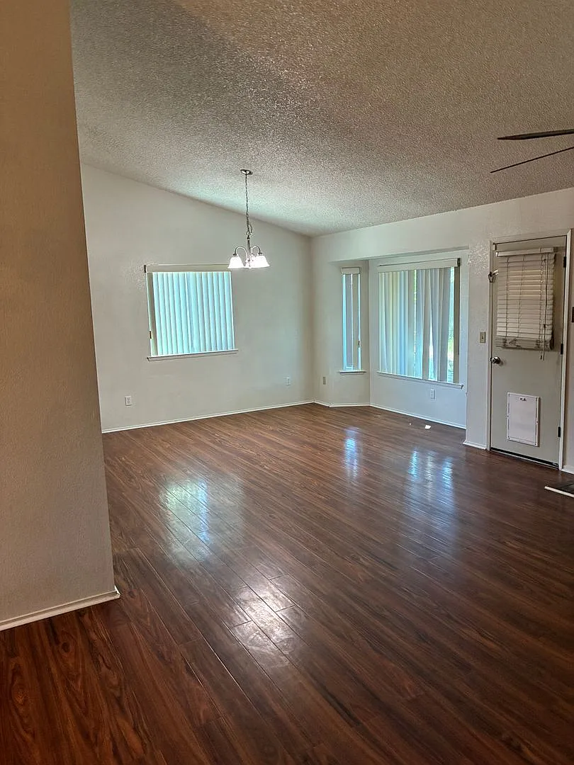3 Bedroom 2 Bath Home — Photo 4