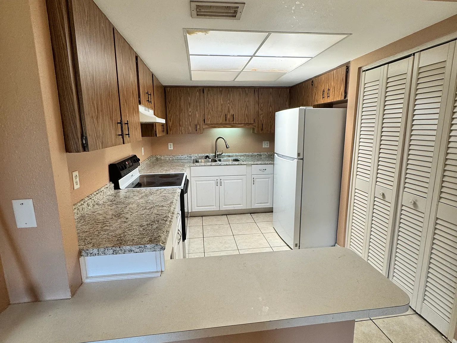 1 bed, 1000 sqft, $1,325 — Photo 2