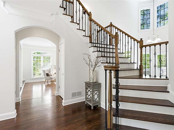 3rd image of 166 Windrift Dr
