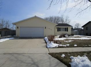 1815 E Ivy Ln, Manitowoc, WI 54220