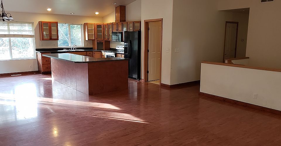 1st image of 11836 NE Felicity Ln