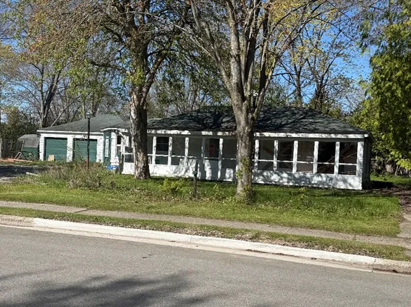 211 N Lapeer St, Standish, MI 48658