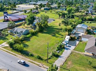 Oak St, Rogers, AR 72758