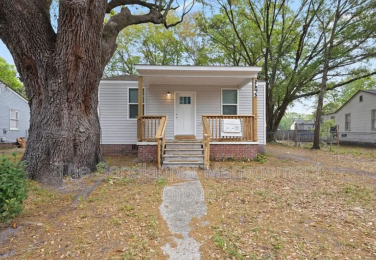 2645 Oregon Ave — Photo 1