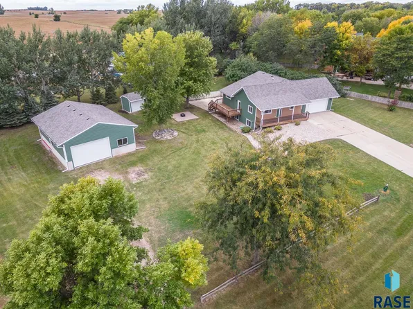 46205 Weis Cir, Hartford, SD 57033