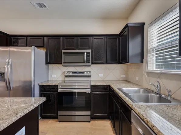 1004 Lost Pines Ln, Cedar Park, TX 78613