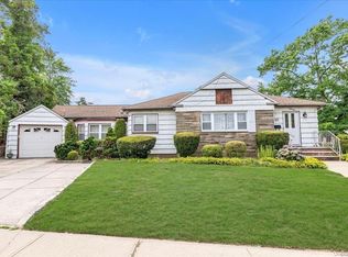 69 Carolyn Ave, Valley Stream, NY 11580