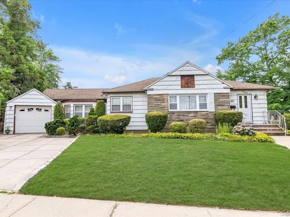 69 Carolyn Avenue, Valley Stream, NY 11580