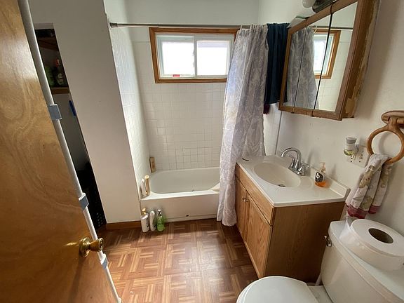 4th image of 10438 S Avenue H