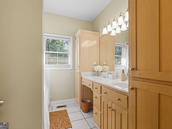 30th image of 1091 Echota Rd